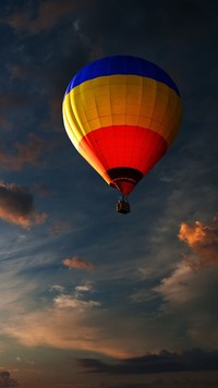 Balon w chmurach