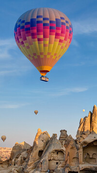 Balony nad skałami Kapadocji