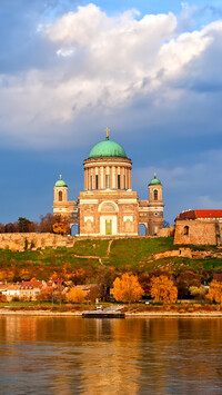 Bazylika Ostrzyhomska nad rzeką Dunaj