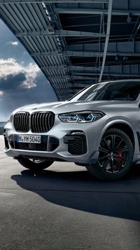 Białe BMW X5