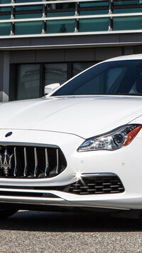 Białe Maserati Quattroporte