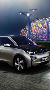 BMW i3 nocą