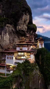 Buddyjskie świątynie w górach
