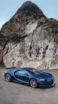 Bugatti Chiron na tle skał