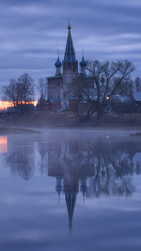 Cerkiew o świcie nad rzeką Tuza