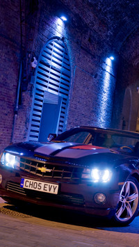 Chevrolet Camaro nocą