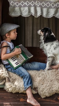 Chłopiec z psem i akordeonem