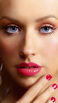 Christina Aguilera w delikatnym makijażu