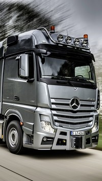 Ciężarówka marki Mercedes