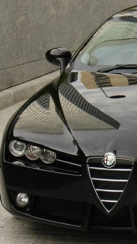 Czarna Alfa Romeo Brera