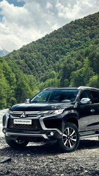 Czarne Mitsubishi Pajero Sport 2017