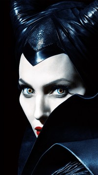 Czarownica Angelina Jolie