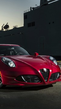 Czerwona Alfa Romeo 4C