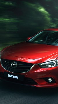 Czerwona Mazda 6