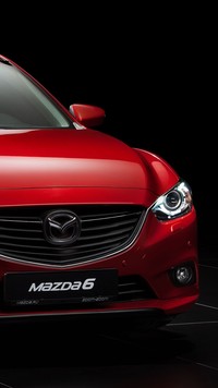 Czerwona Mazda 6
