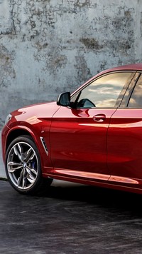 Czerwone BMW X4 M40d