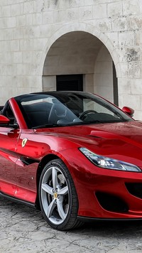 Czerwone Ferrari Portofino