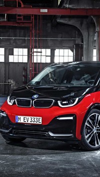 Czerwono-czarne BMW i3 przodem