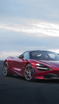 Czerwony McLaren 720S Coupe