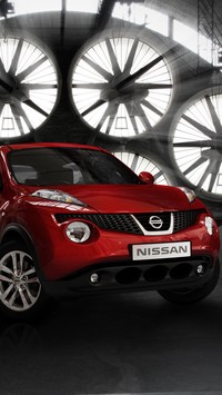 Czerwony Nissan Juke SUV