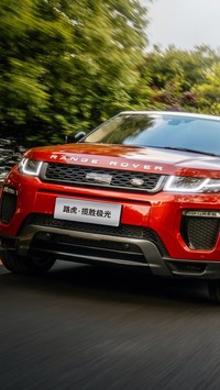 Czerwony Range Rover Evoque