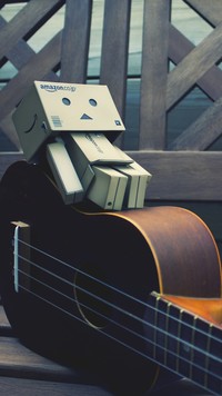 Danbo na gitarze