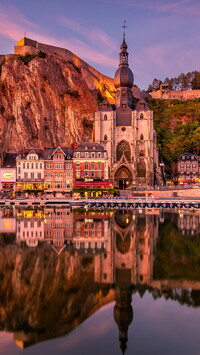 Dinant nad rzeką Mozą w Belgii