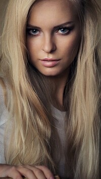 Długowłosa blondynka
