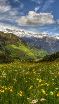 Dolina Surselva w Szwajcarii wiosną