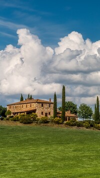 Dom na wzgórzu w Toskanii