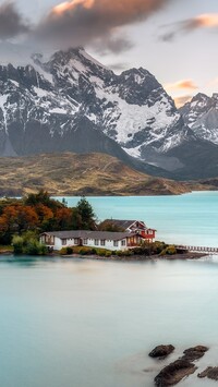 Dom nad jeziorem Lago Pehoe