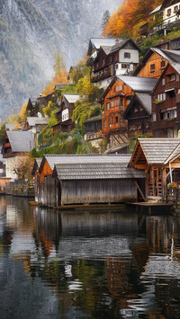 Domy nad jeziorem Hallstattersee