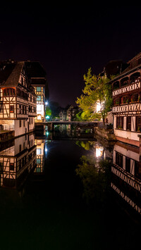 Domy nad kanałem w Strasburgu