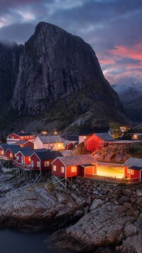 Domy w wiosce Hamnoy na norweskich Lofotach
