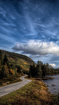 Droga nad jeziorem Bondhusvatnet Lake w Kvinnherad