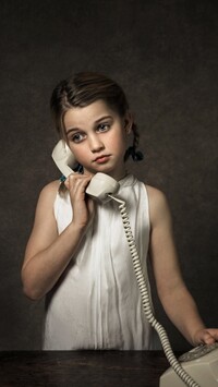 Dziewczynka z telefonem