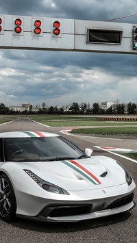 Ferrari 458 na torze