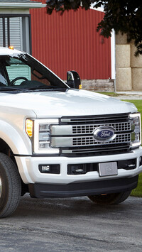 Ford Super Duty F-450 Platinum Crew Cab