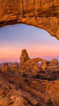 Formacja skalna Turret Arch o poranku