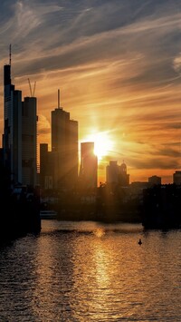 Frankfurt nad Menem o zachodzie słońca