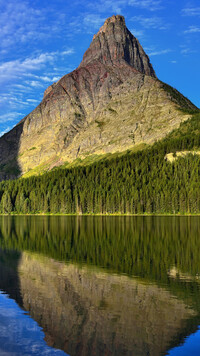 Góra Grinnell Mountain nad jeziorem Swiftcurrent Lake