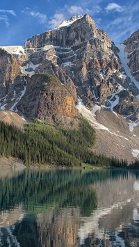 Góry Canadian Rickies i jezioro Moraine Lake