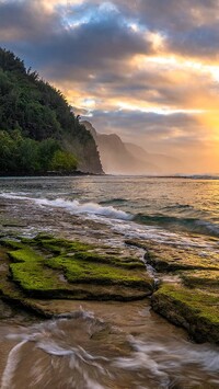 Góry na wybrzeżu hawajskiej wyspy Kauai