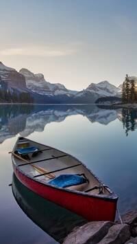 Góry Skaliste nad jeziorem Maligne