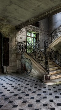 Hol i schody w starym domu