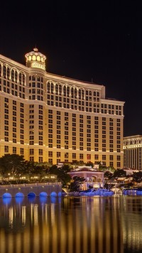 Hotel Bellagio nocą w Las Vegas