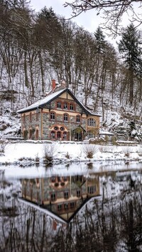 Hotel Bodeblick nad rzeką Bode zimową porą