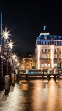 Hotel nocą w Amsterdamie