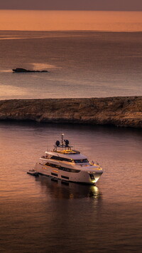 Jacht w zatoce Dwejra Bay