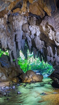 Jaskinia skalna w Parku Narodowym Petar